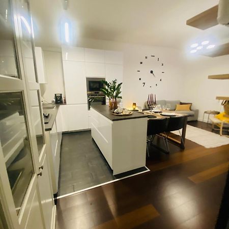 Central Apartment And Parking Verona Bagian luar foto