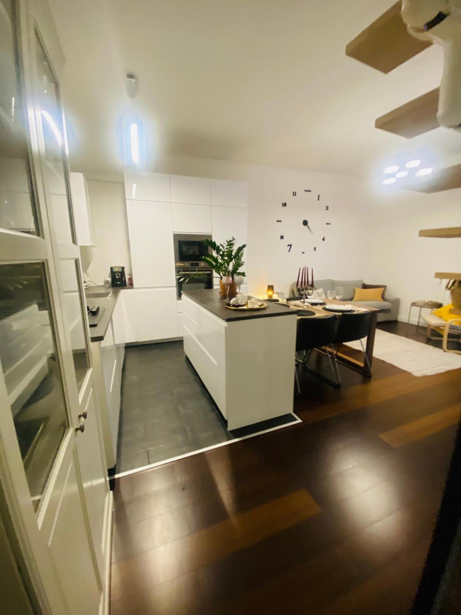 Central Apartment And Parking Verona Bagian luar foto