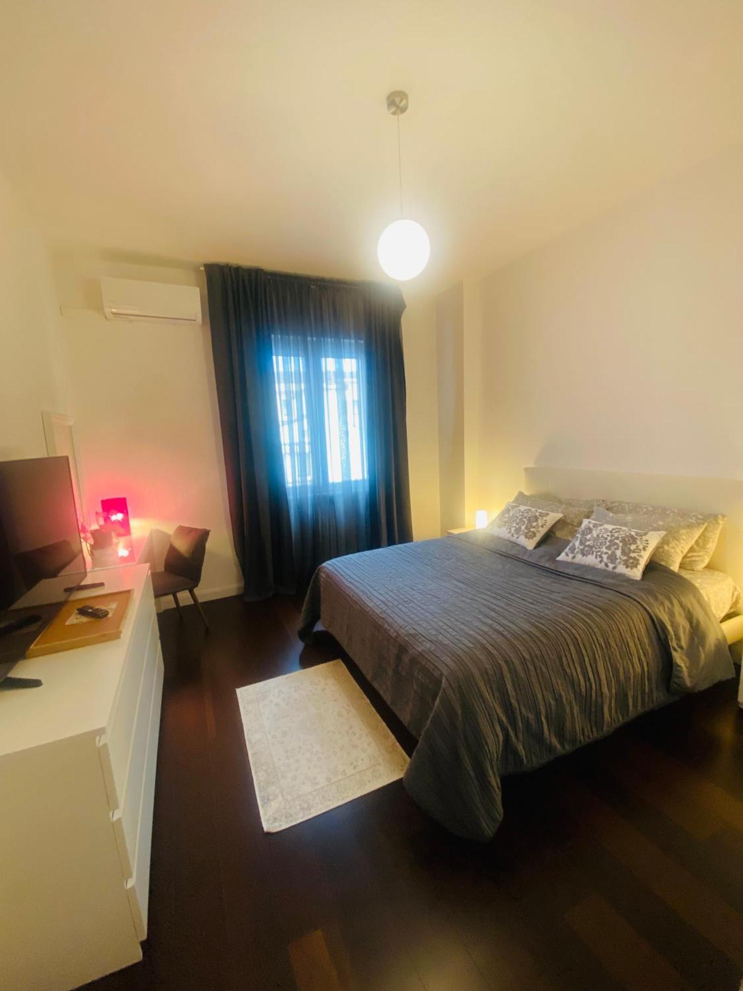 Central Apartment And Parking Verona Bagian luar foto