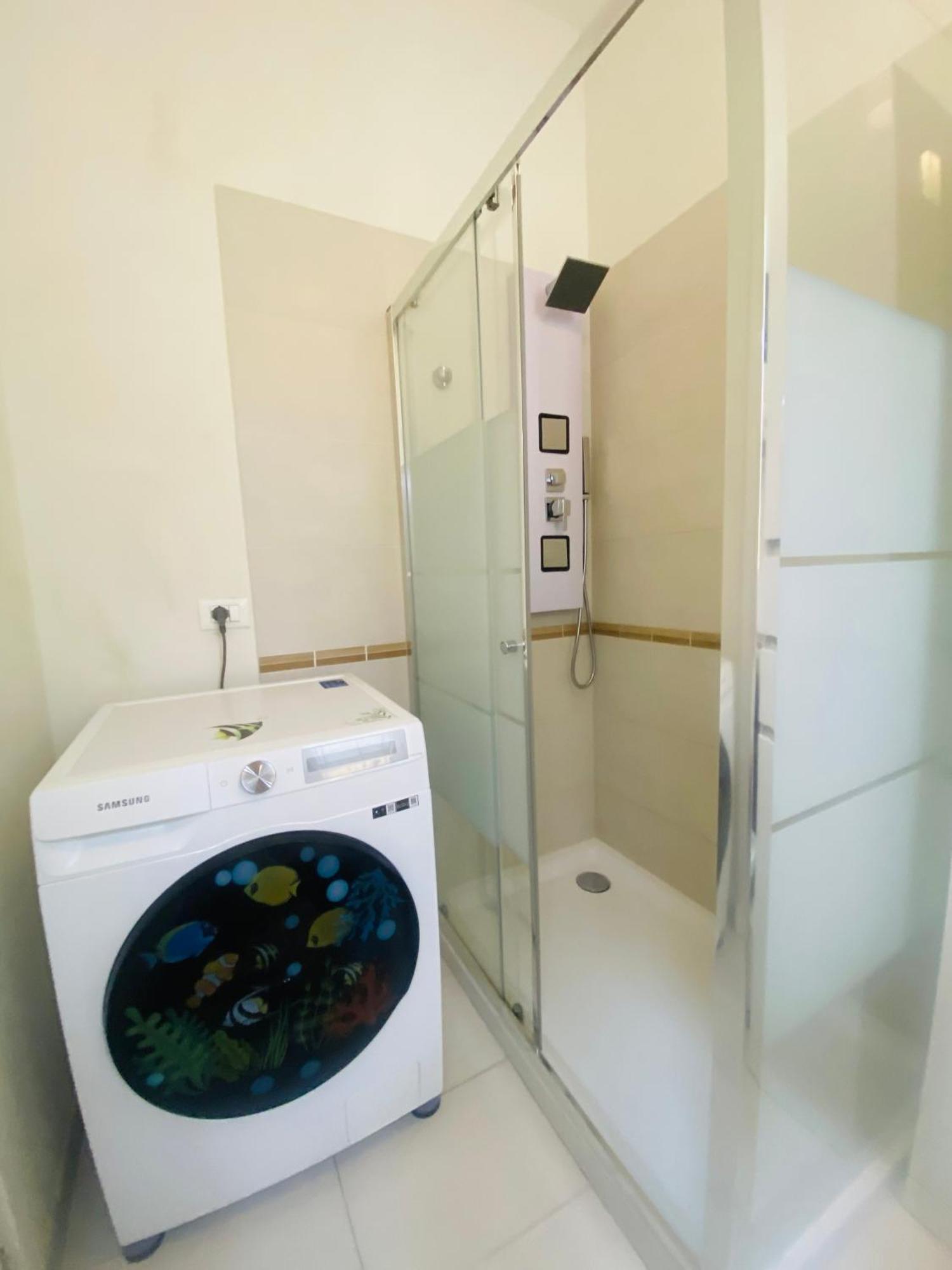 Central Apartment And Parking Verona Bagian luar foto