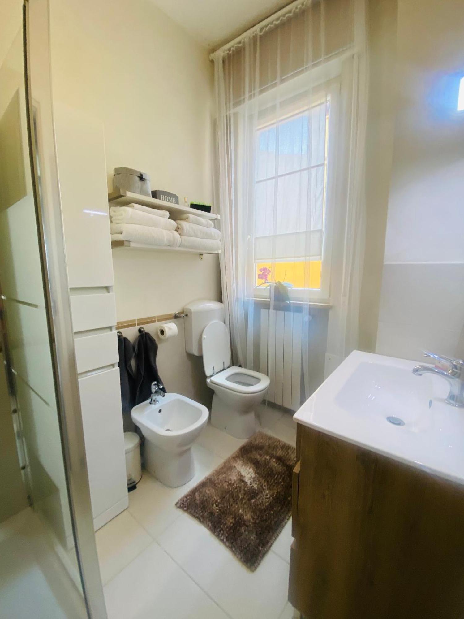 Central Apartment And Parking Verona Bagian luar foto